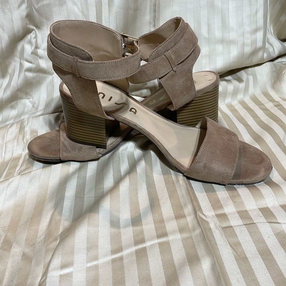 Unisa block heel sandals sz 10
